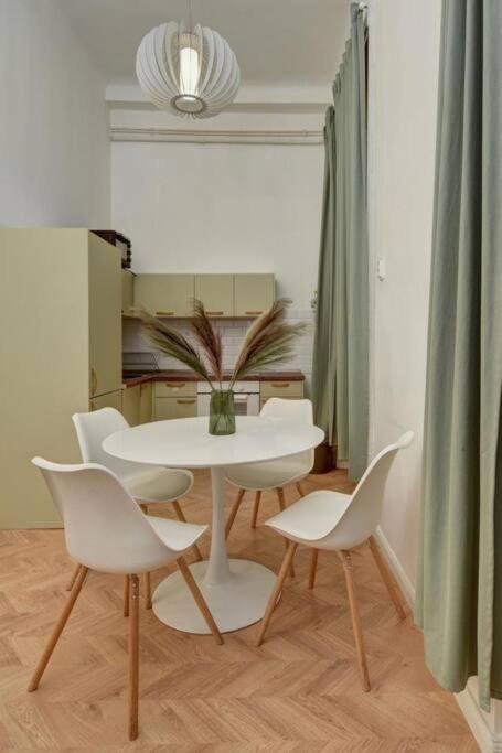 Lovely 3 Bedrooms Apartment In The Jewish Quarter 부다페스트 외부 사진